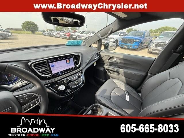 new 2025 Chrysler Pacifica car, priced at $44,473