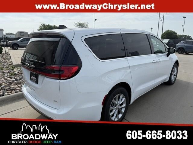 new 2025 Chrysler Pacifica car, priced at $44,473