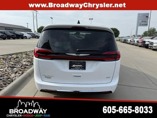 new 2025 Chrysler Pacifica car, priced at $44,473