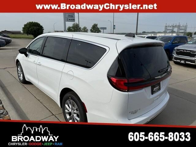 new 2025 Chrysler Pacifica car, priced at $44,473