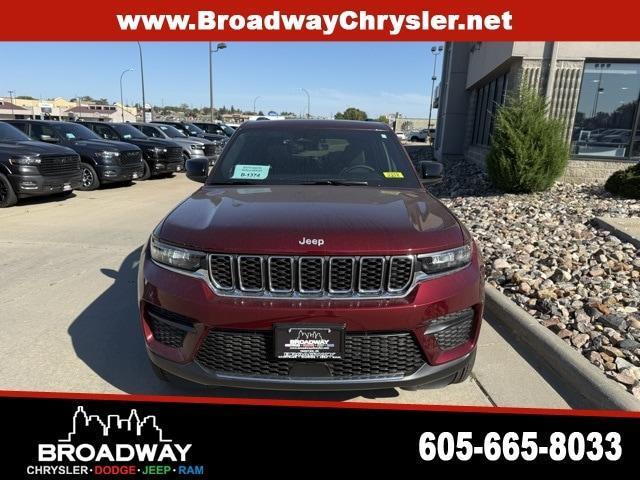 new 2025 Jeep Grand Cherokee car, priced at $40,995