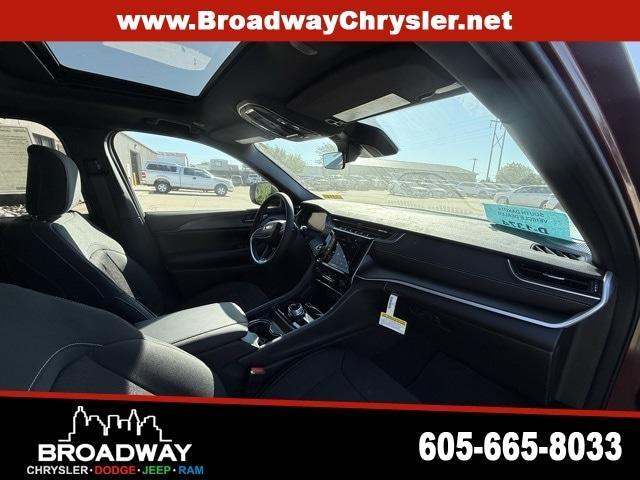 new 2025 Jeep Grand Cherokee car, priced at $40,995