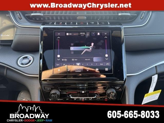 new 2025 Jeep Grand Cherokee car, priced at $40,995