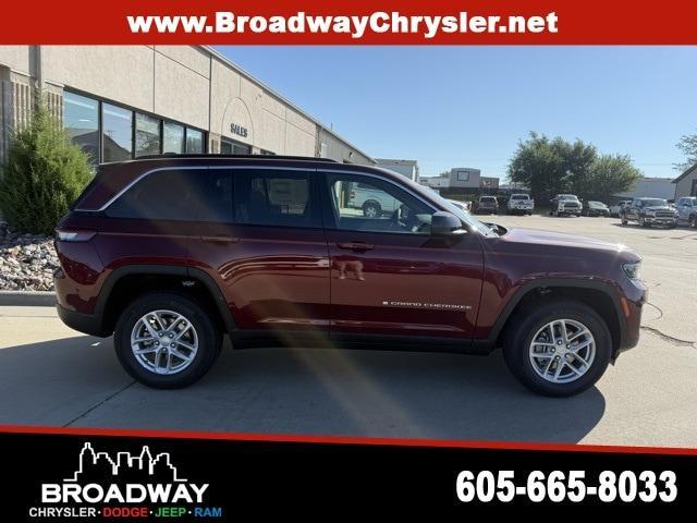 new 2025 Jeep Grand Cherokee car, priced at $40,995