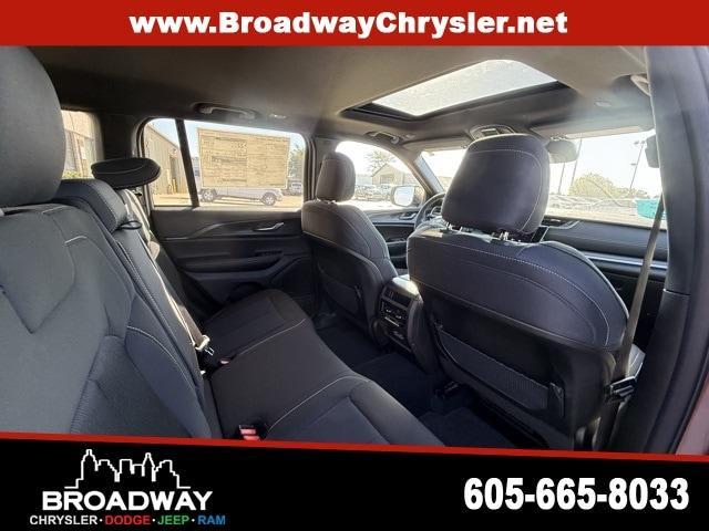 new 2025 Jeep Grand Cherokee car, priced at $40,995