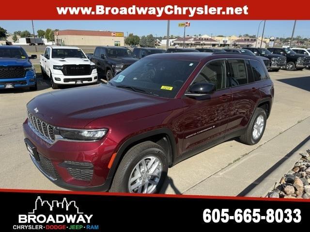 new 2025 Jeep Grand Cherokee car, priced at $40,995