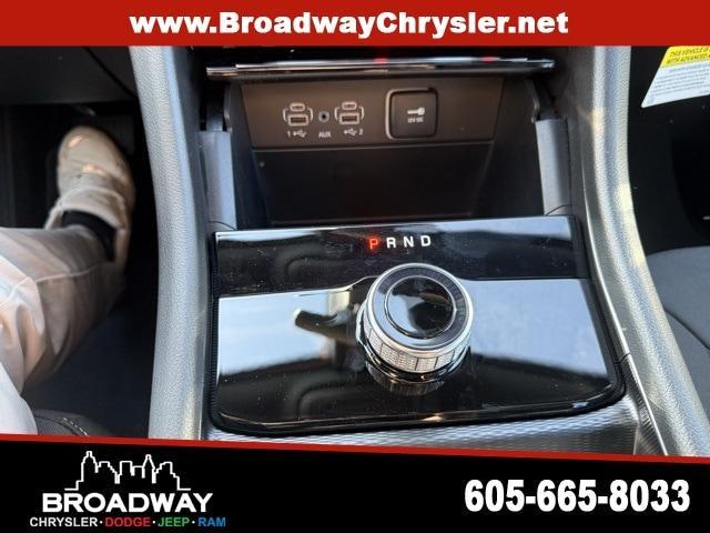 new 2025 Jeep Grand Cherokee car, priced at $40,995
