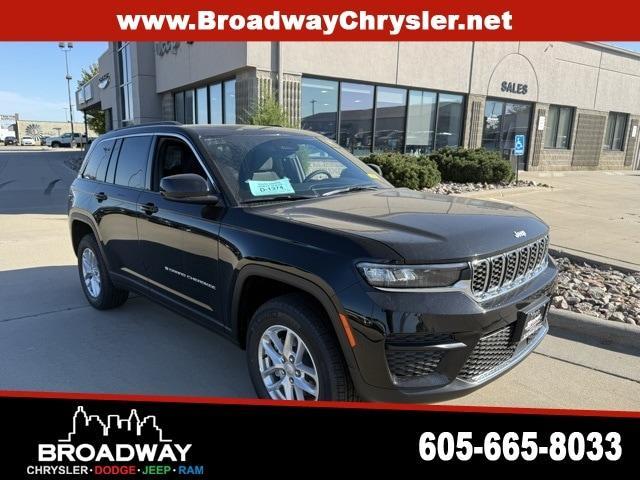 new 2025 Jeep Grand Cherokee car, priced at $40,995