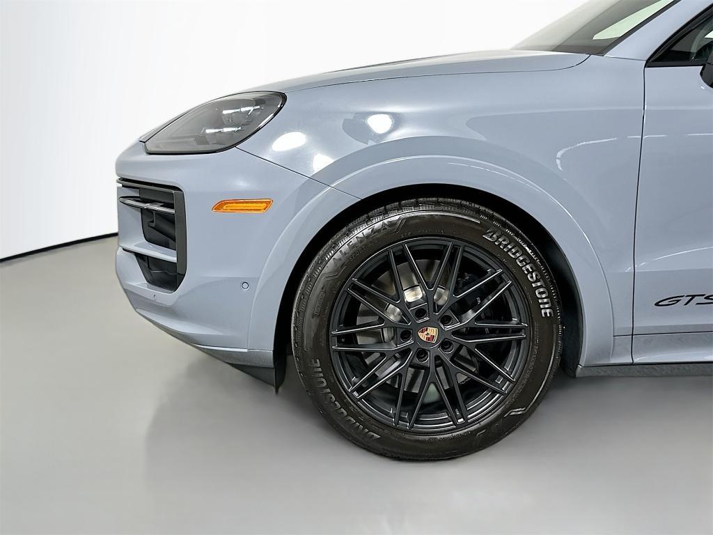 new 2025 Porsche Cayenne car, priced at $163,555