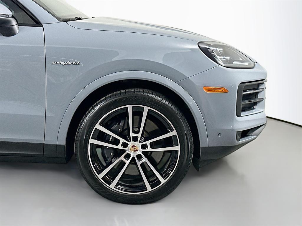 used 2025 Porsche Cayenne E-Hybrid car, priced at $107,900