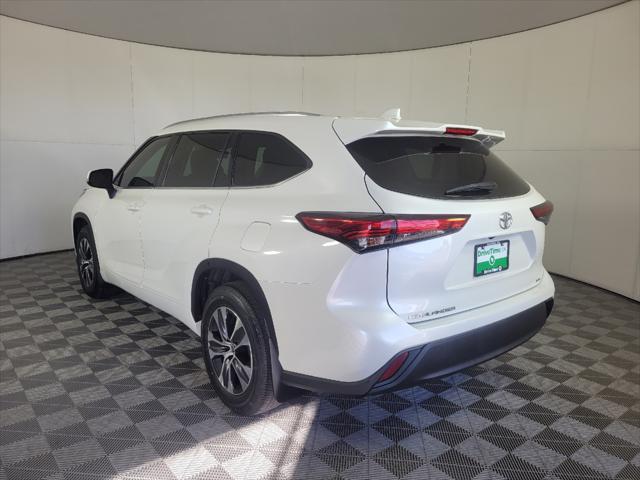 used 2020 Toyota Highlander car, priced at $28,395