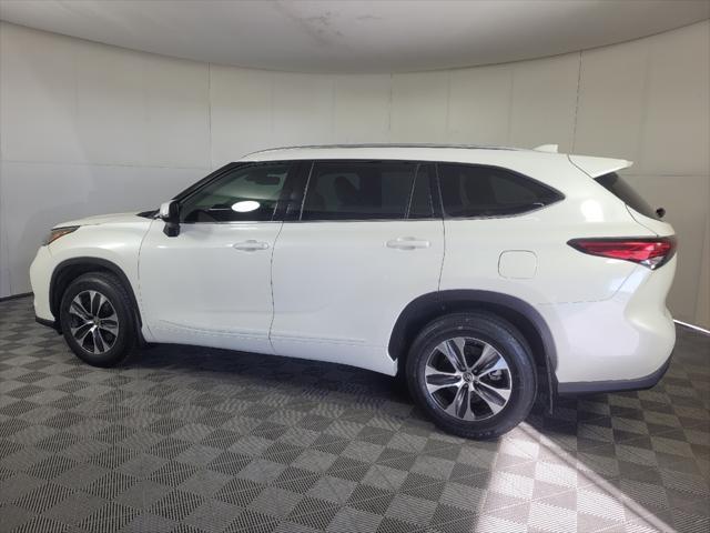 used 2020 Toyota Highlander car, priced at $28,395