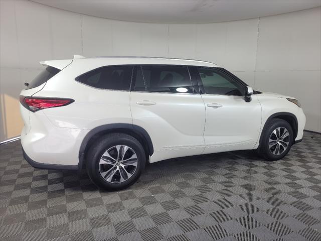 used 2020 Toyota Highlander car, priced at $28,395