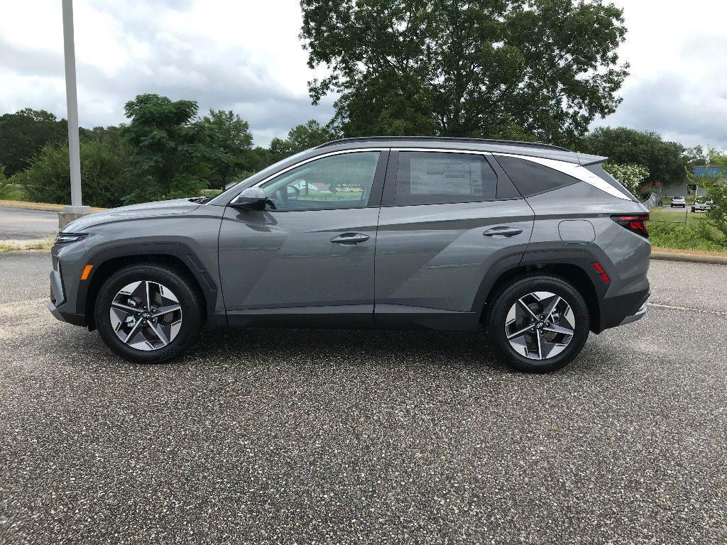 new 2025 Hyundai Tucson car, priced at $32,051
