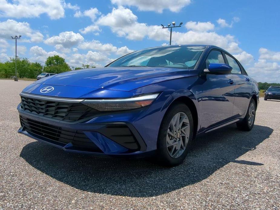 new 2024 Hyundai Elantra car, priced at $26,582