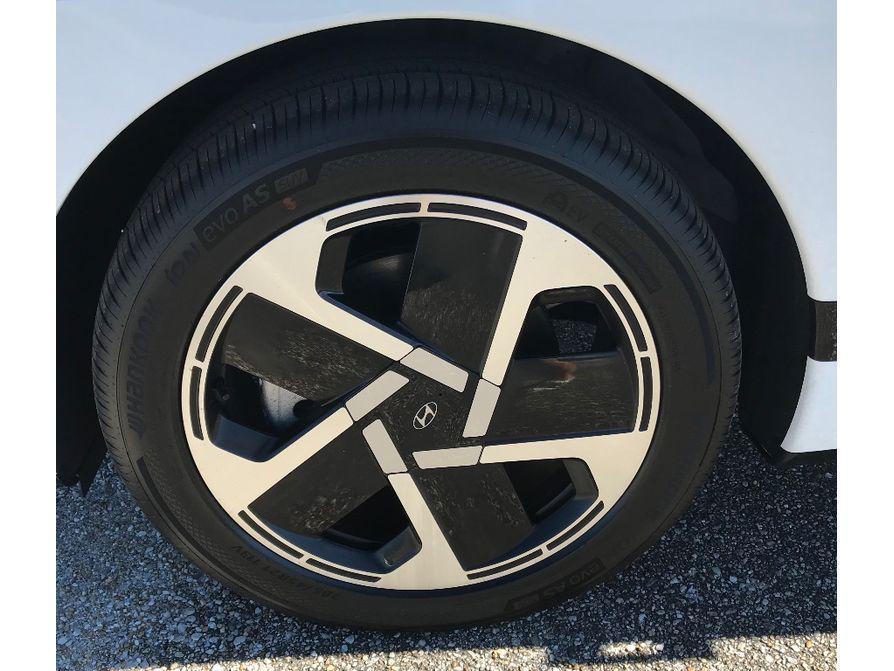 new 2026 Hyundai IONIQ 9 car, priced at $78,170