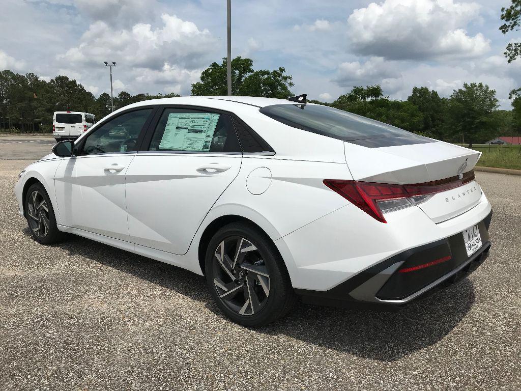 new 2025 Hyundai Elantra car, priced at $30,238