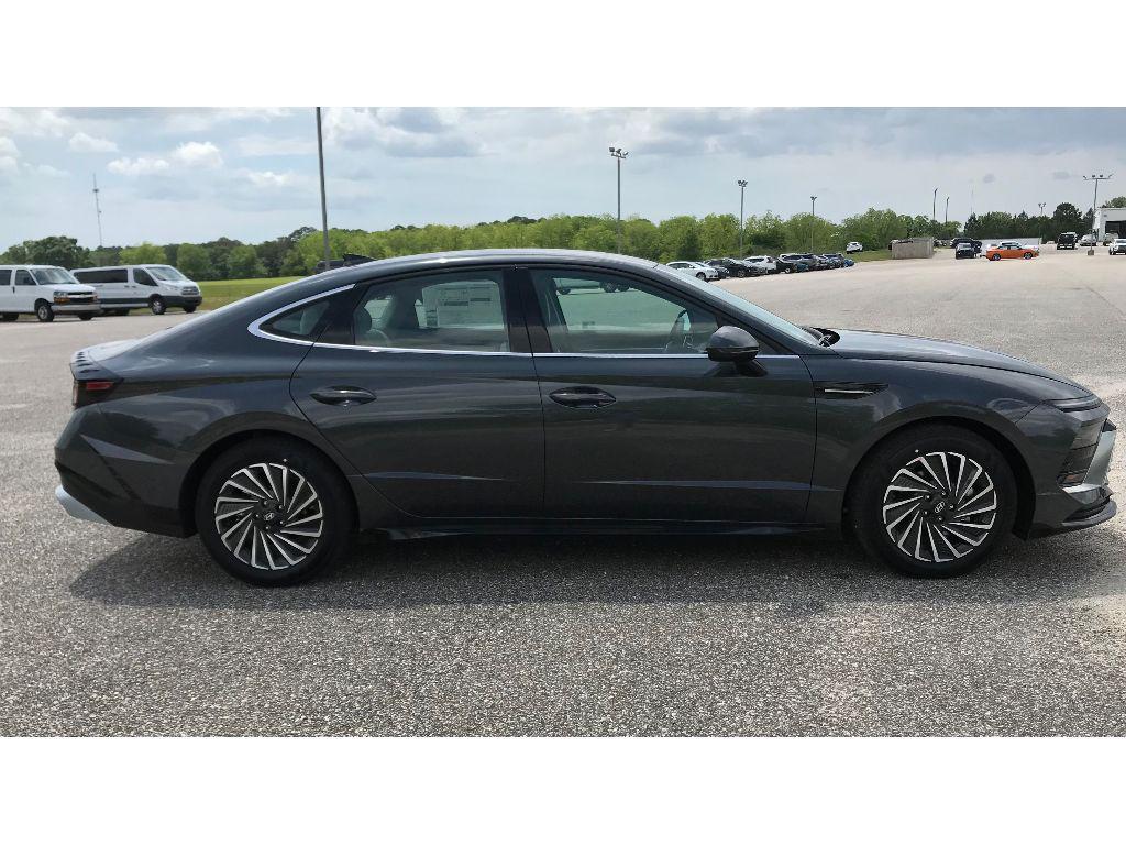 new 2025 Hyundai Sonata Hybrid car, priced at $31,330