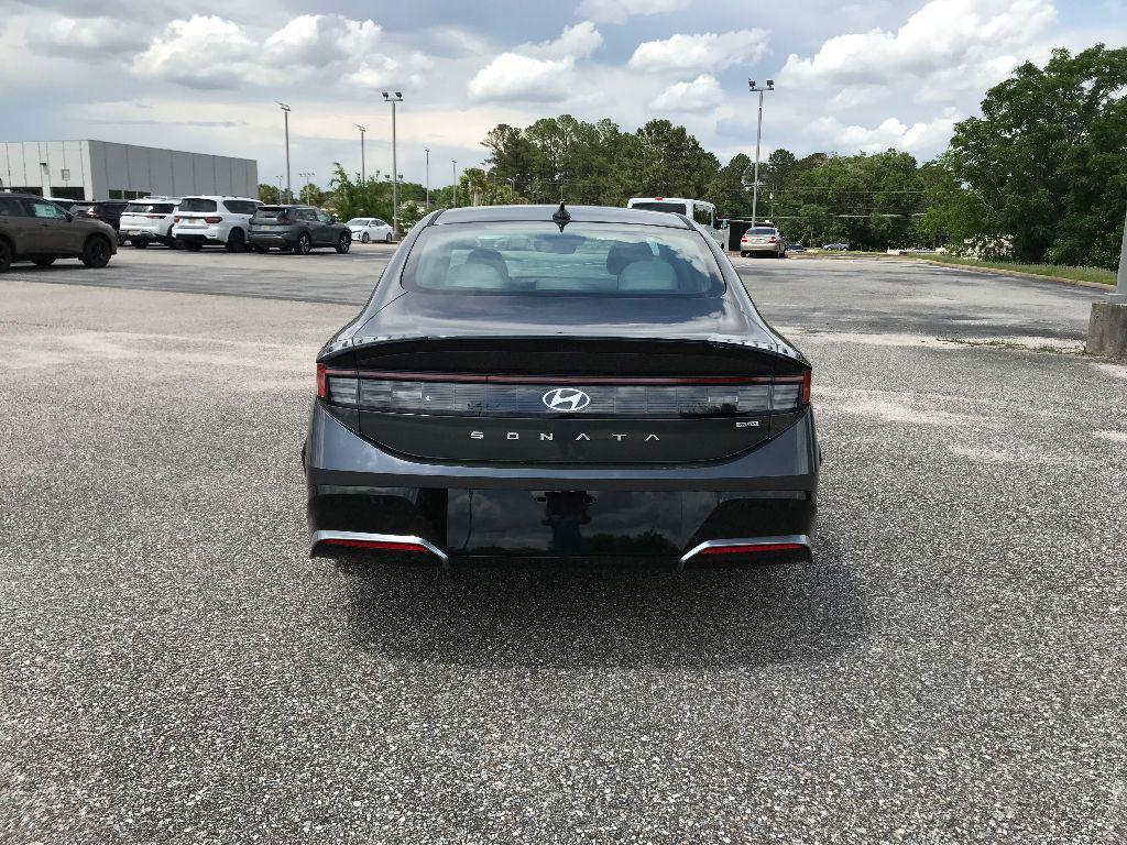 new 2025 Hyundai Sonata Hybrid car, priced at $31,330