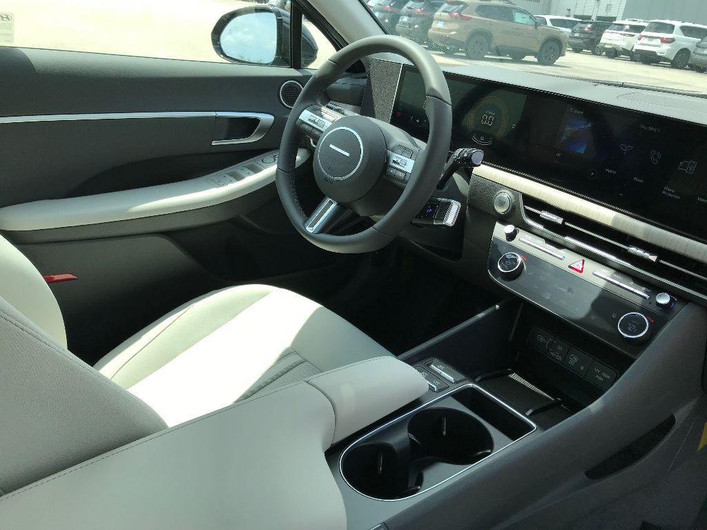 new 2025 Hyundai Sonata Hybrid car, priced at $31,330