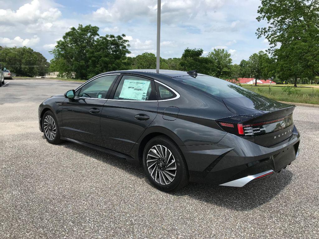 new 2025 Hyundai Sonata Hybrid car, priced at $31,330