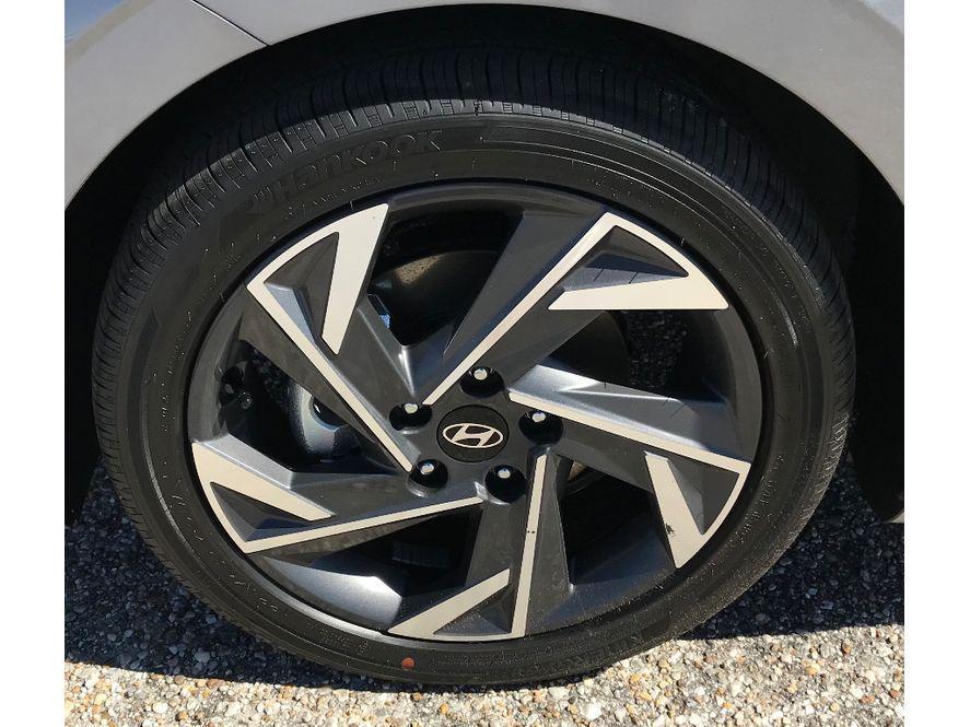 new 2025 Hyundai Elantra car, priced at $28,685