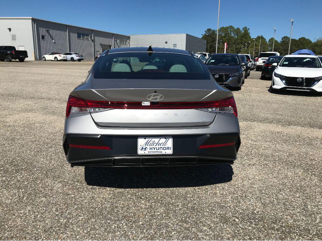 new 2025 Hyundai Elantra car, priced at $28,685