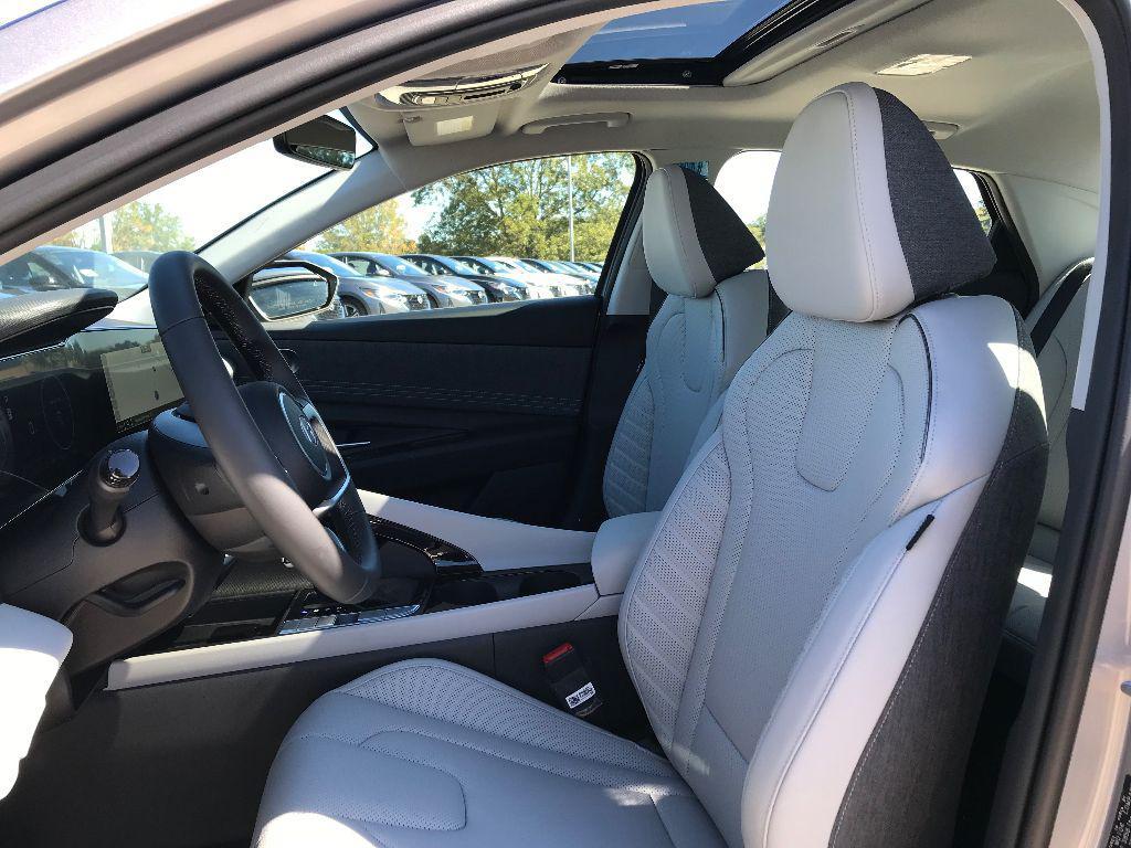 new 2025 Hyundai Elantra car, priced at $28,685