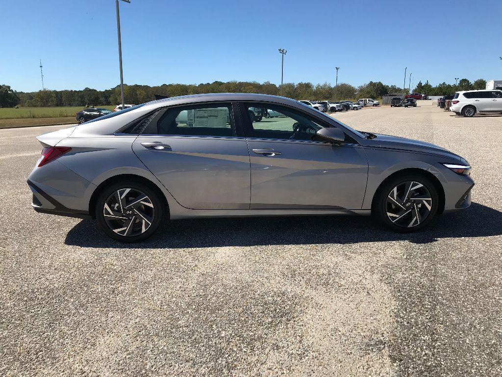new 2025 Hyundai Elantra car, priced at $28,685