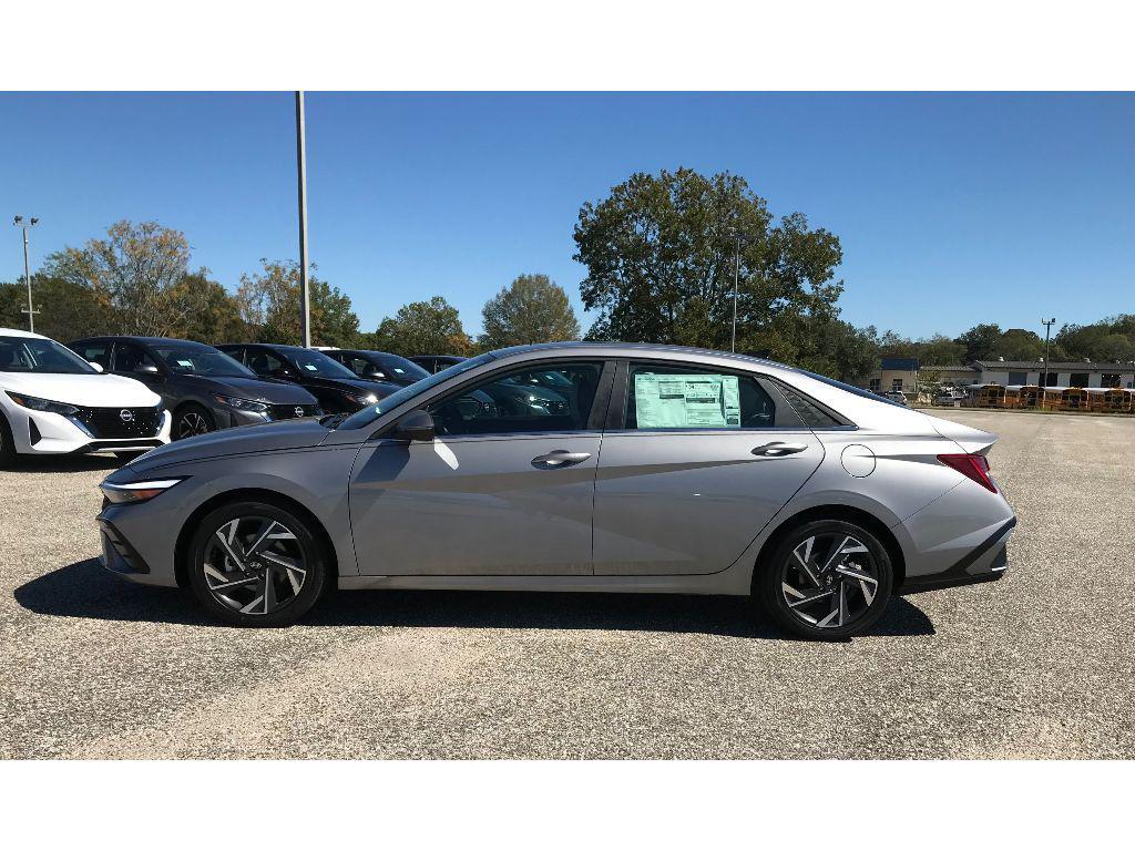 new 2025 Hyundai Elantra car, priced at $28,685