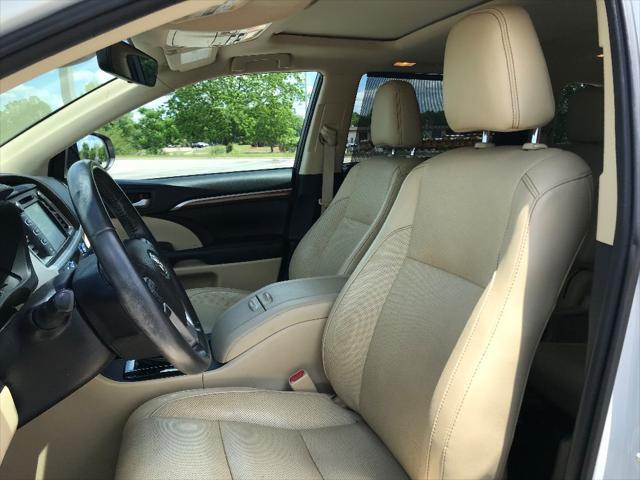used 2019 Toyota Highlander car, priced at $26,906