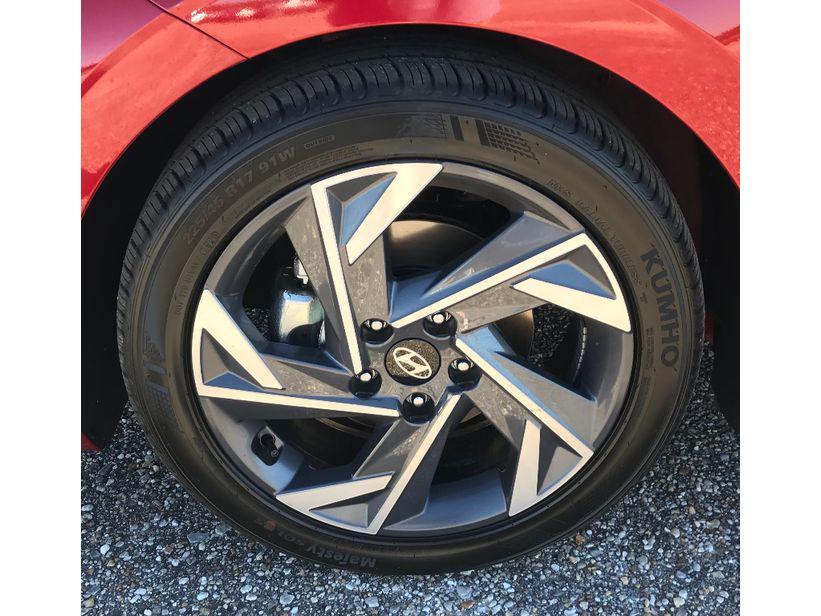 new 2025 Hyundai Elantra car, priced at $23,927