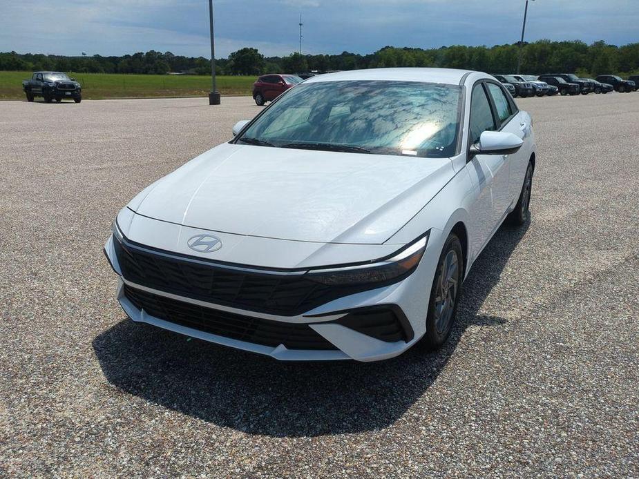 new 2024 Hyundai Elantra car, priced at $27,037