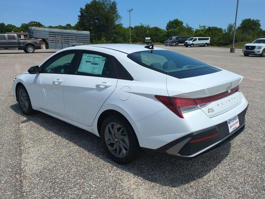 new 2024 Hyundai Elantra car, priced at $27,037