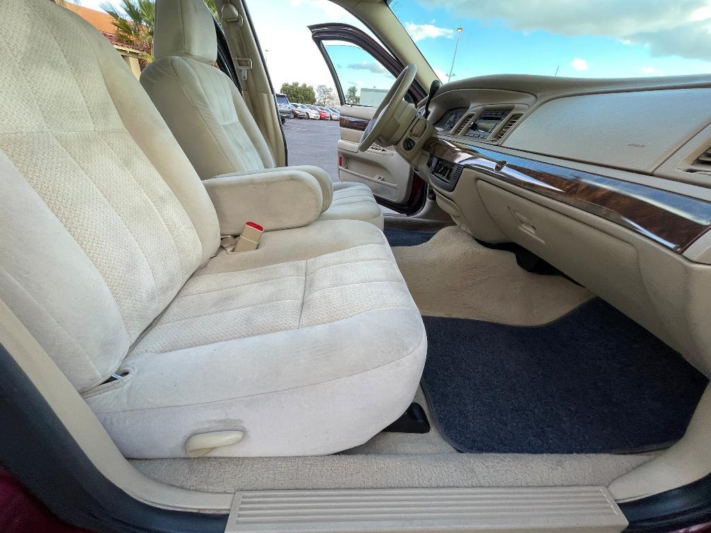 used 2006 Mercury Grand Marquis car, priced at $10,495