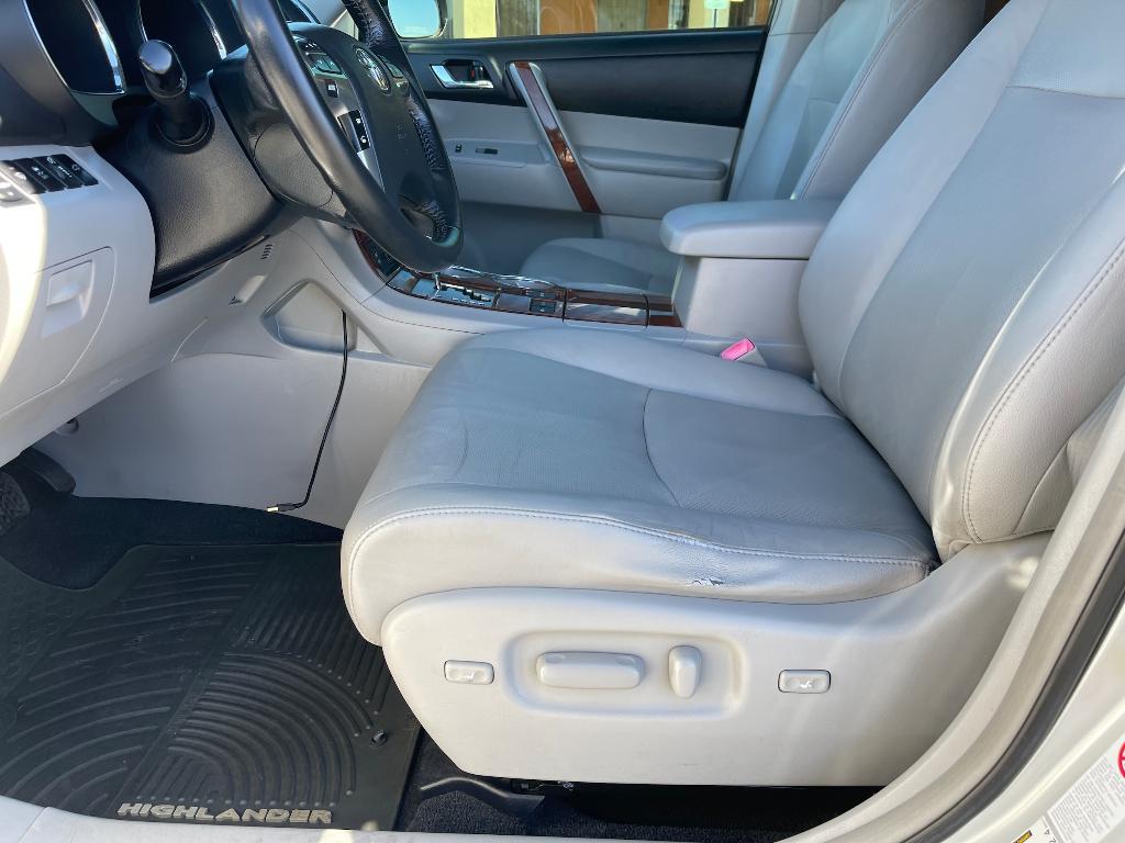 used 2011 Toyota Highlander Hybrid car, priced at $13,995