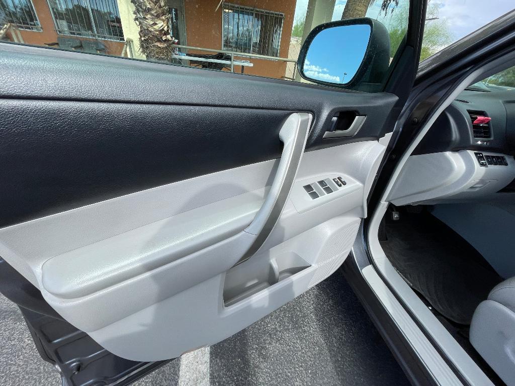 used 2012 Toyota Highlander car, priced at $11,995