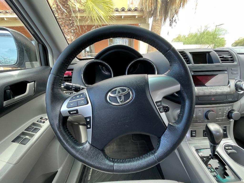 used 2012 Toyota Highlander car, priced at $11,995