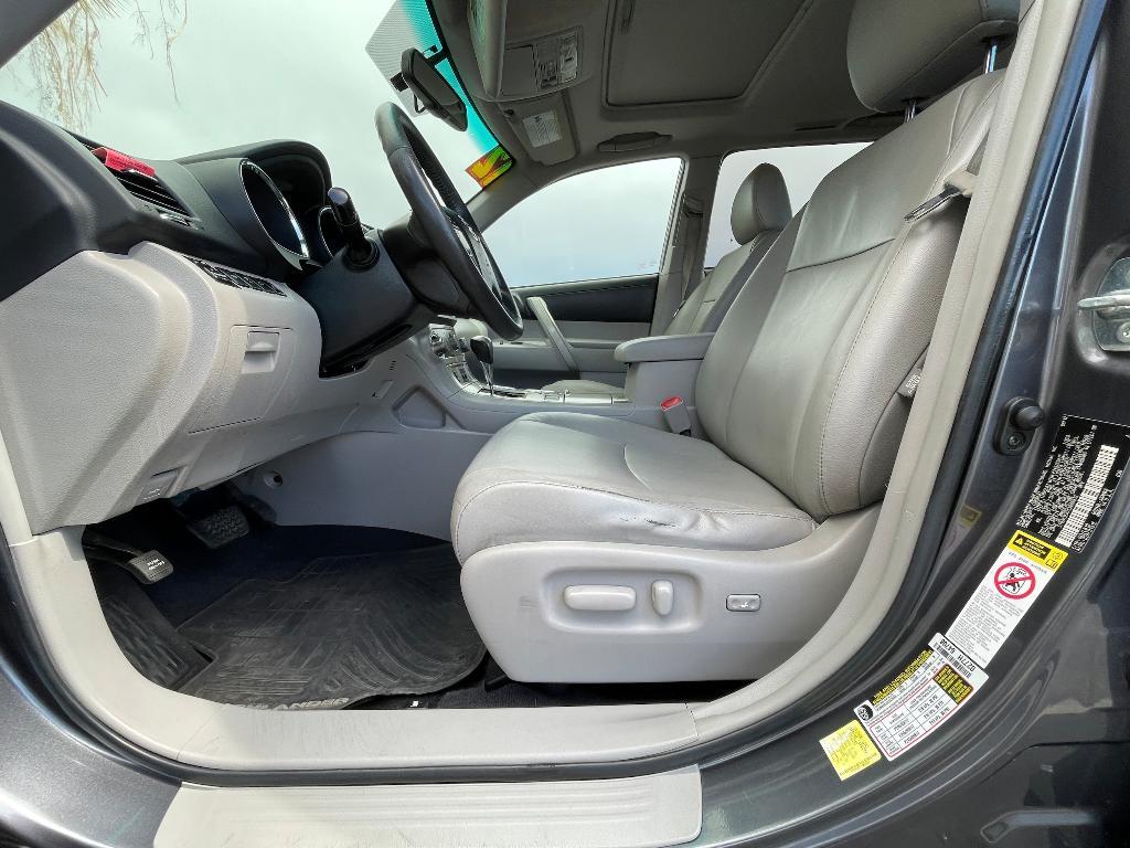 used 2012 Toyota Highlander car, priced at $11,995
