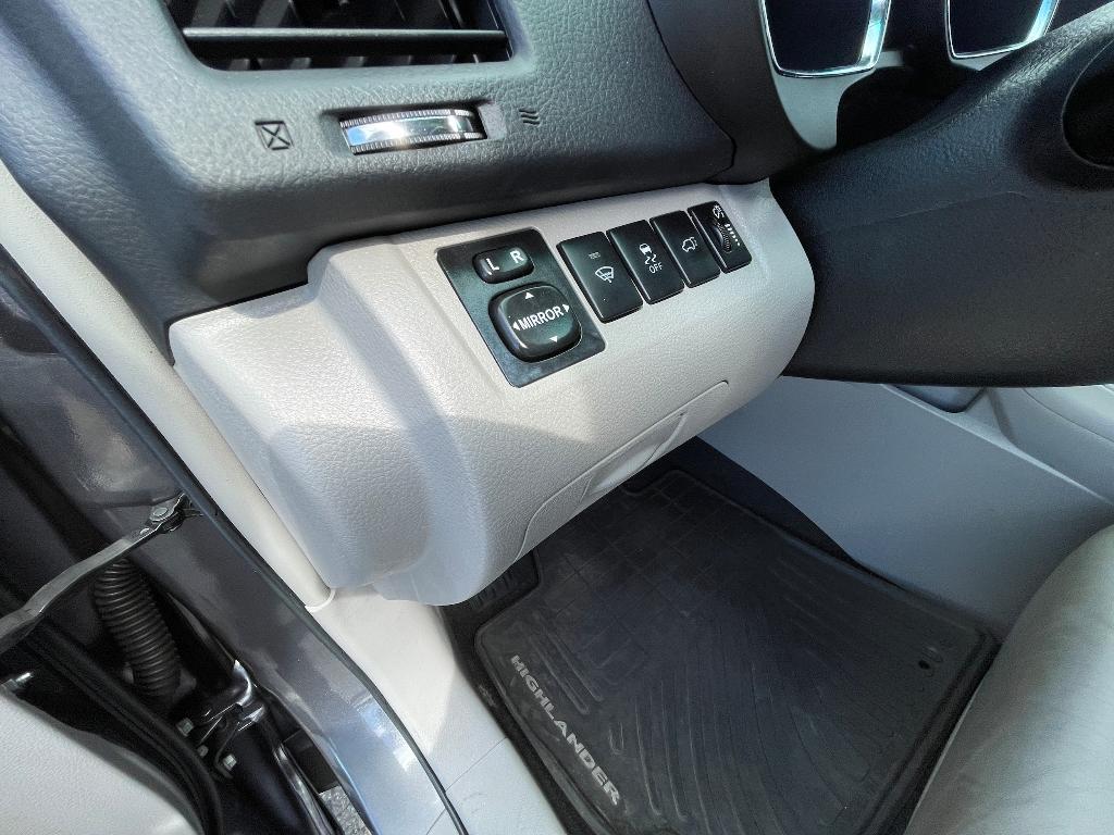 used 2012 Toyota Highlander car, priced at $11,995