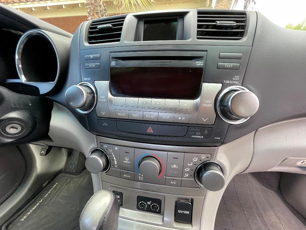 used 2012 Toyota Highlander car, priced at $11,995