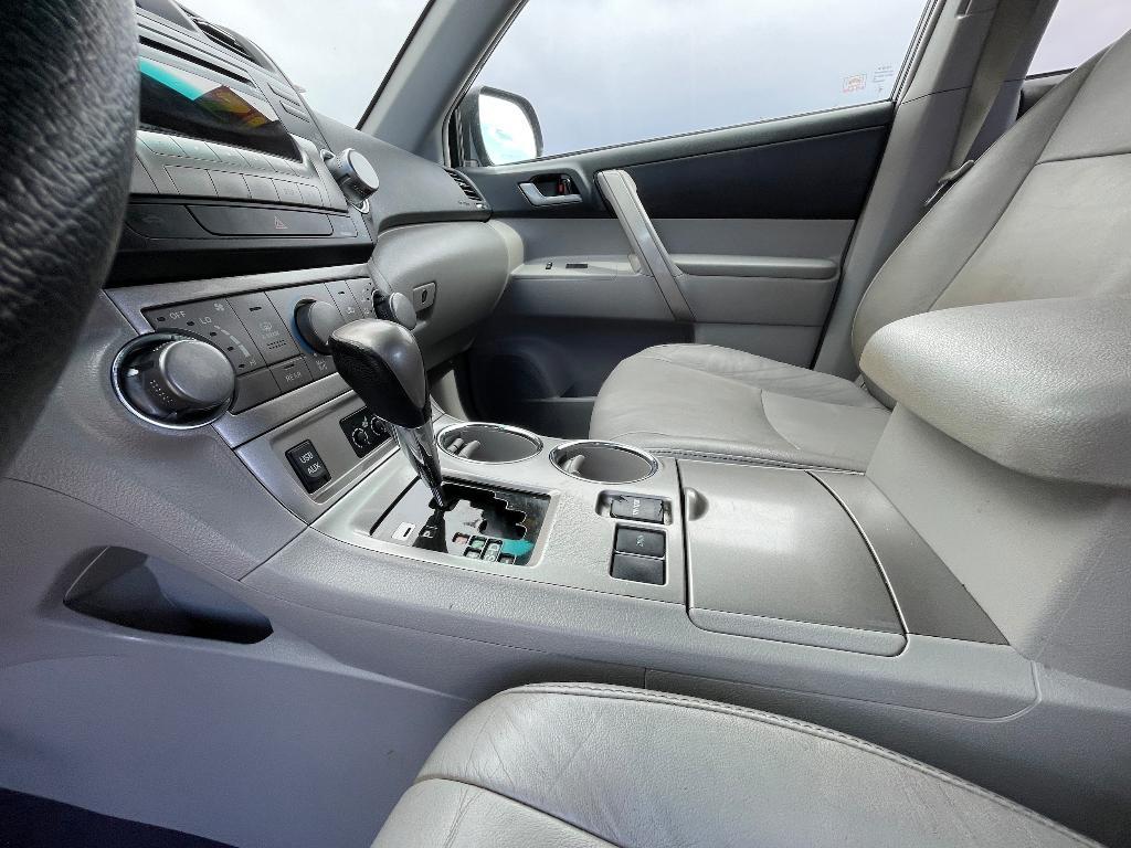 used 2012 Toyota Highlander car, priced at $11,995