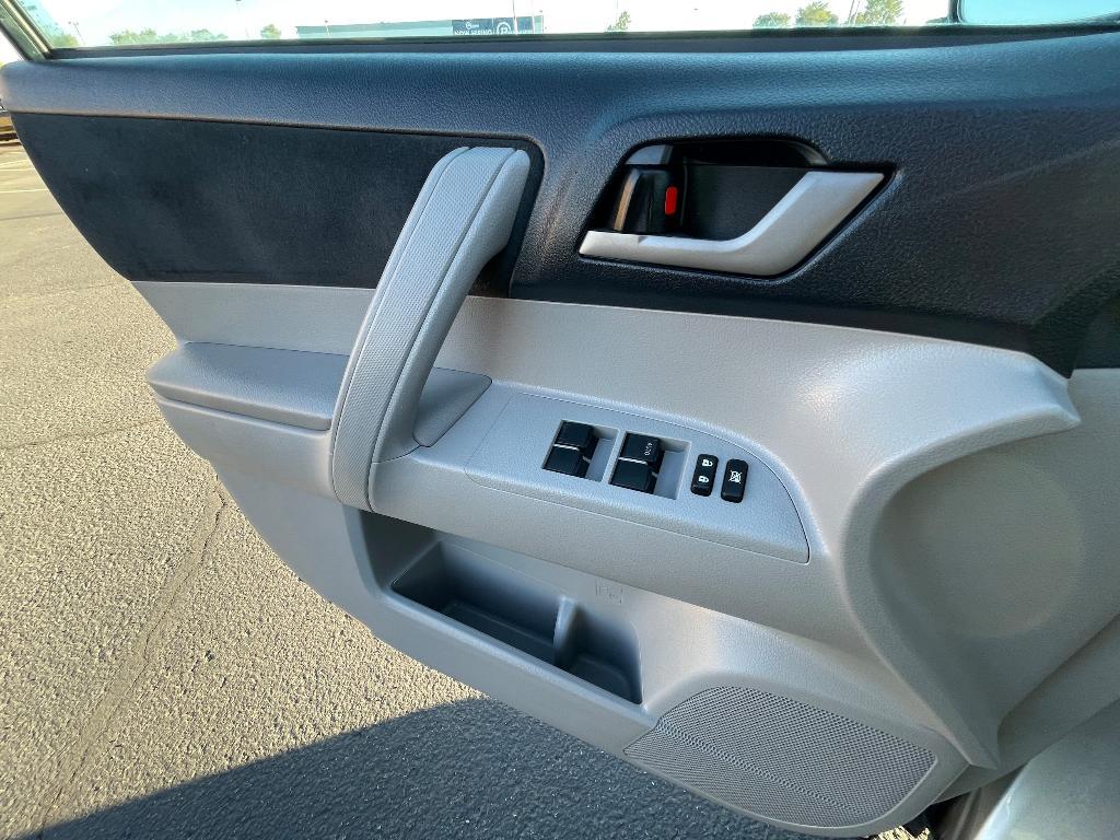 used 2011 Toyota Highlander car, priced at $12,495