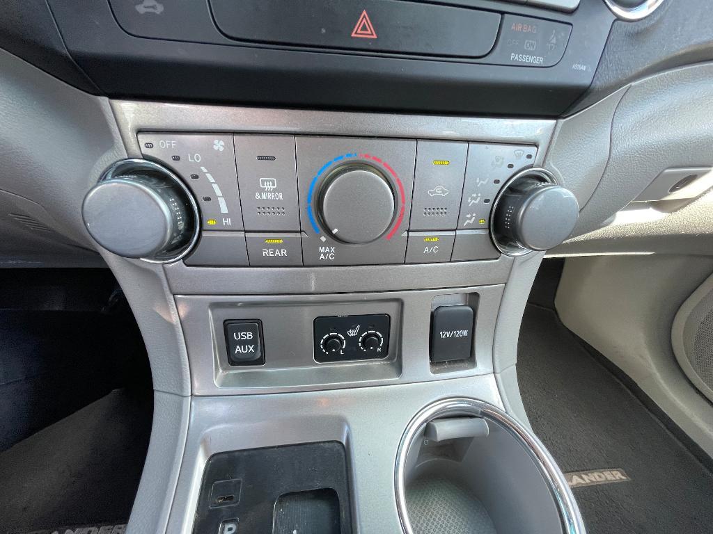 used 2012 Toyota Highlander car, priced at $10,995
