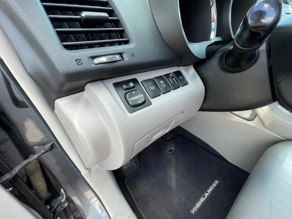 used 2012 Toyota Highlander car, priced at $10,995