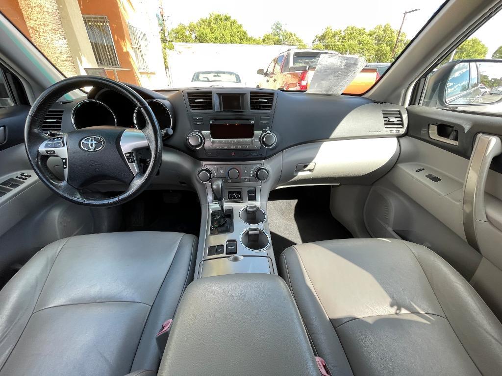 used 2012 Toyota Highlander car, priced at $10,995