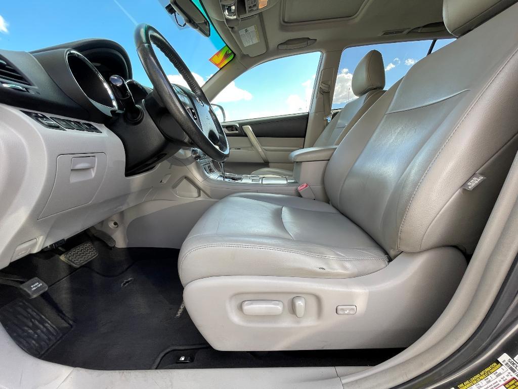 used 2012 Toyota Highlander car, priced at $10,995