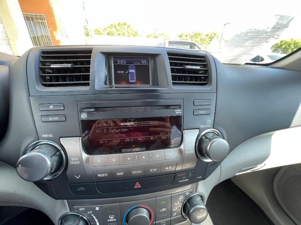 used 2012 Toyota Highlander car, priced at $10,995
