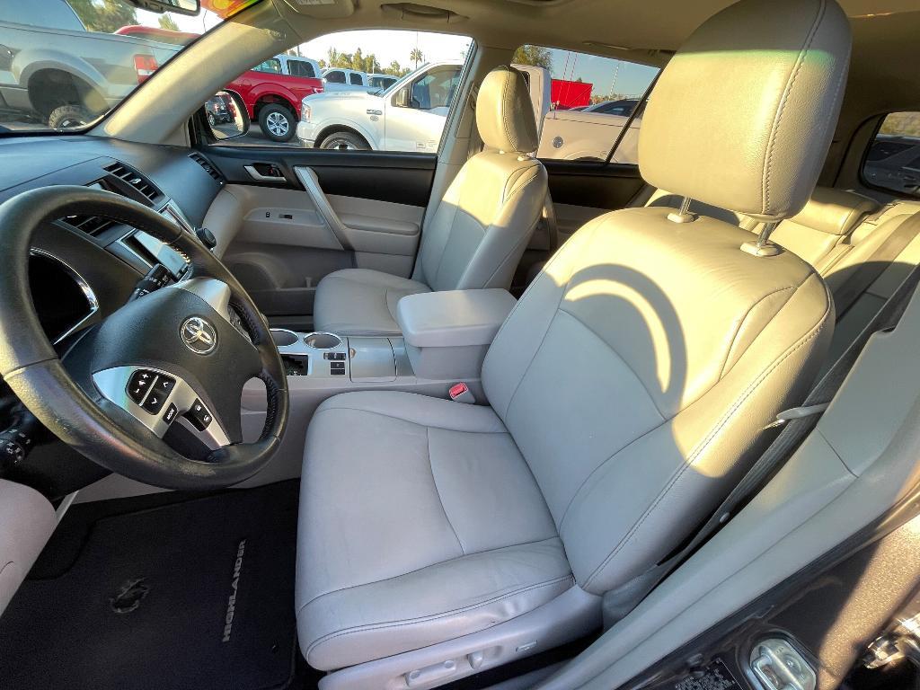 used 2013 Toyota Highlander car, priced at $11,995