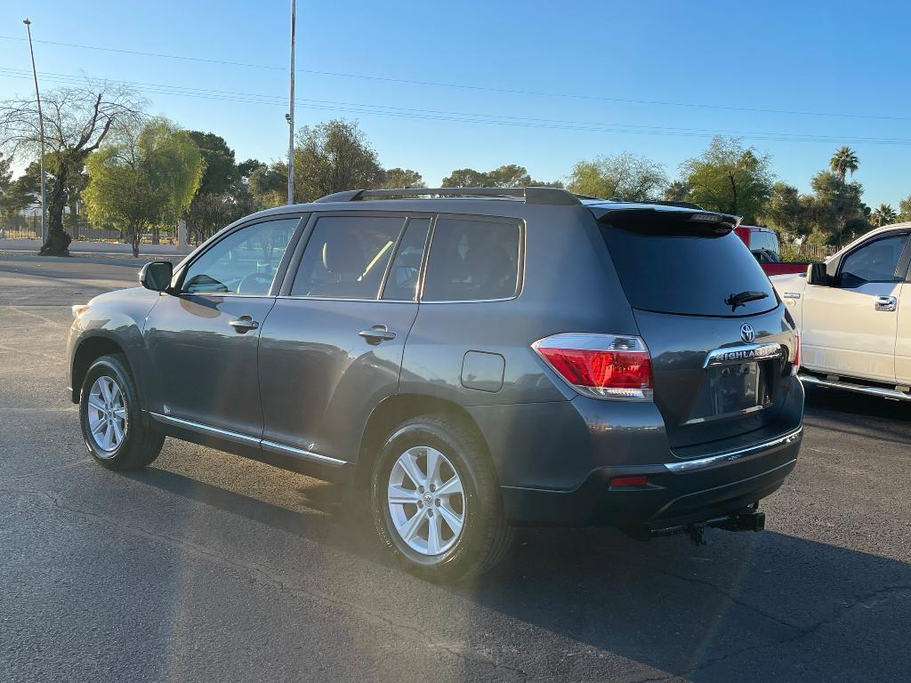 used 2013 Toyota Highlander car, priced at $11,995